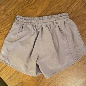 Lululemon Hotty Hot Low Rise Short 2.5" Light Purple Size 4